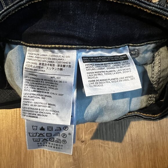 NWT Levis Women's Mid Rise Skinny Jeans Dark Wash Denim Classic Style size 10 - Picture 3 of 14